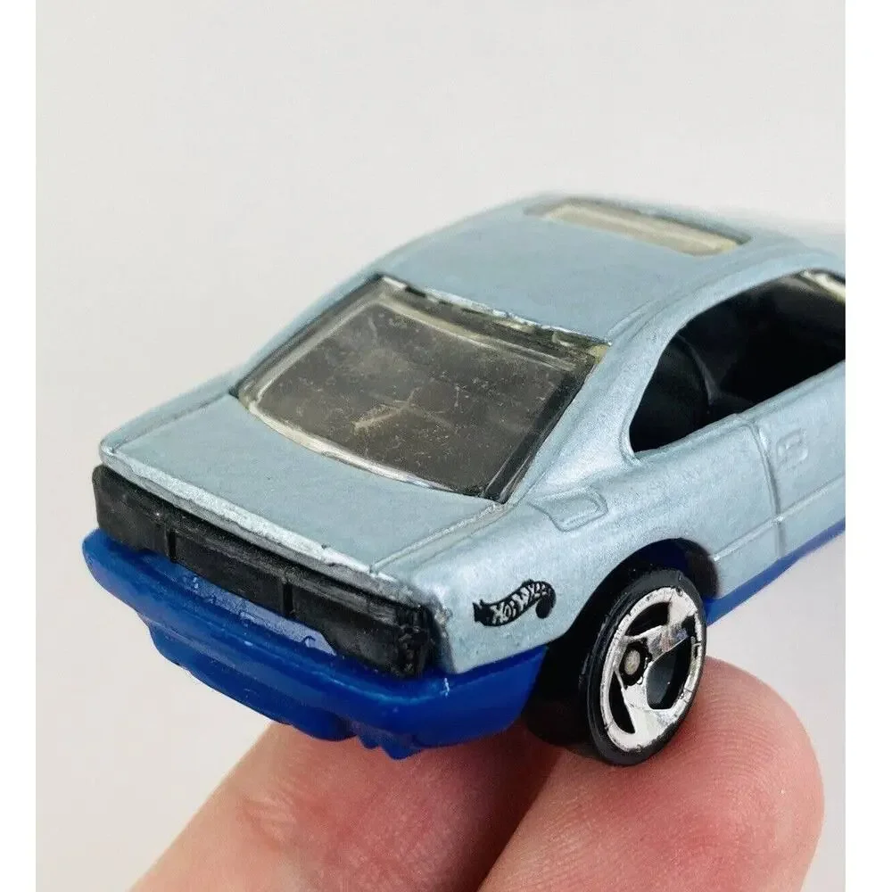 Hot Wheels BMW 850i Toy Car Moon Roof Concealed Headlights Blue 3
